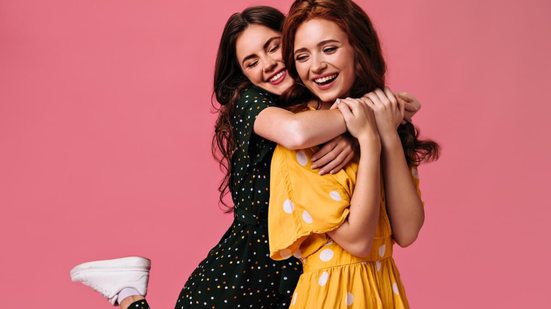 Amizades verdadeiras iluminam a alma e dão significado à vida (Imagem: Look Studio | Shutterstock)