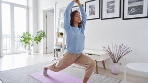 O pilates se destaca por seu impacto positivo no bem-estar mental (Imagem: Ground Picture | Shutterstock)