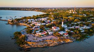 Colonia del Sacramento encanta com um ambiente acolhedor e experiências únicas (Imagem: Ricucci Michele | Shutterstock)