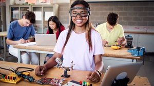 Mitos sobre cursos profissionalizantes afastam potenciais alunos (Imagem: CarlosBarquero | Shutterstock)