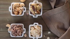 Petiscos preparados com ingredientes naturais podem substituir produtos industrializados durante os jogos (Imagem: Silvia Martins | Shutterstock)