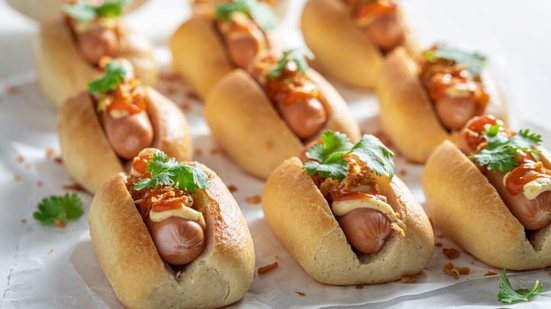 Mini cachorro-quente (Imagem: Shaiith | Shutterstock)