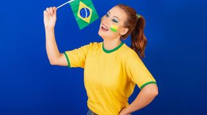 O uso inadequado de maquiagens, tintas faciais e pinturas corporais pode causar problemas dermatológicos  (Imagem: Pedro Ignacio | Shutterstock)