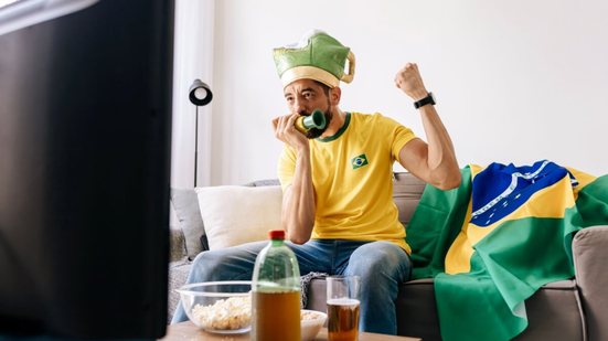 Atitudes simples ajudam a equilibrar a torcida e o bem-estar durante a Copa do Mundo (Imagem: Kleber Cordeiro | Shutterstock)