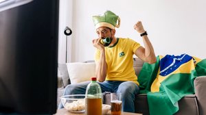 Atitudes simples ajudam a equilibrar a torcida e o bem-estar durante a Copa do Mundo (Imagem: Kleber Cordeiro | Shutterstock)