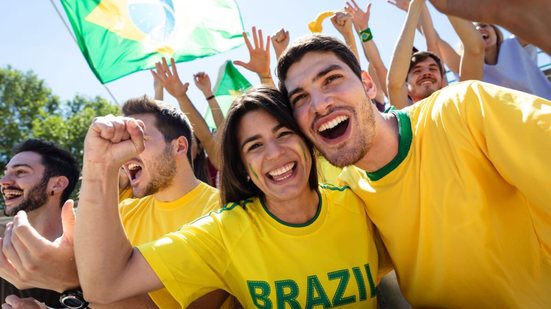 Alguns hábitos de prevenção podem ajudar a preparar o organismo para a viagem e garantir uma experiência mais tranquila e confortável (Imagem: William Perugini | Shutterstock)