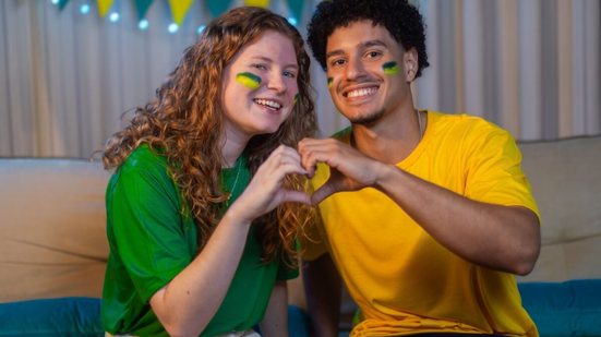 Partidas decisivas liberam hormônios ligados ao estresse e à excitação, que aceleram os batimentos cardíacos e colaboram para descompensações e complicações agudas (Imagem: UpFilms | Shutterstock)