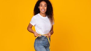 Busca constante por magreza pode levar à ansiedade, frustração, culpa e distorção da autoimagem (Imagem: Prostock-studio | Shutterstock)