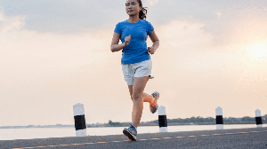 A corrida não deve ser tratada como inimiga automática de pacientes com lipedema (Imagem: PanyaStudio | Shutterstock)