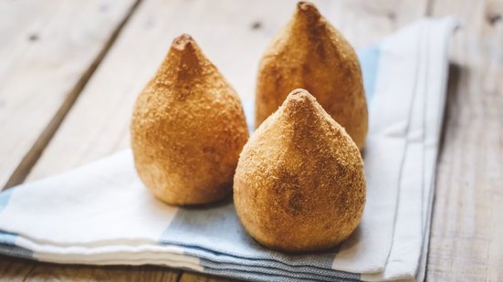 Coxinha proteica de frango com batata-doce (Imagem: dumpstock | Shutterstock)