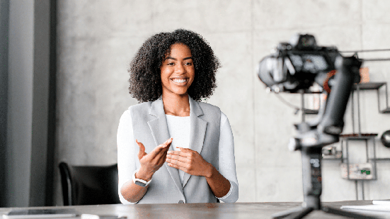 Algumas estratégias tornam possível transformar conteúdo na internet em trabalho (Imagem: Face Stock | Shutterstock)