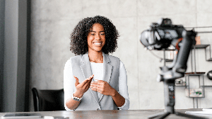Algumas estratégias tornam possível transformar conteúdo na internet em trabalho (Imagem: Face Stock | Shutterstock)