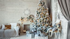 O Natal e o Ano-Novo são épocas perfeitas para decorar a casa e deixar os ambientes mais acolhedores (Imagem: Alexander Tolstykh | Shutterstock)