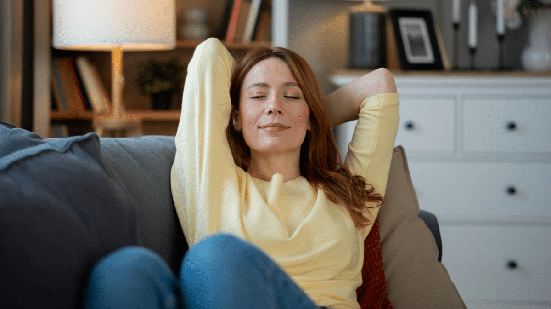Uma rotina saudável também precisa considerar o descanso e as necessidades do corpo (Imagem: Anastasija Vujic | Shutterstock)