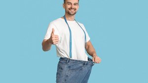 O excesso de pele e a flacidez que surgem após o emagrecimento acelerado podem ser corrigidos com uma cirurgia reparadora (Imagem: Pixel-Shot | Shutterstock)