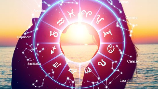 Cada signo revela um jeito único de atrair, seja pelo olhar marcante, pela boa conversa ou pela força das emoções (Imagem: Billion Photos | Shutterstock)
