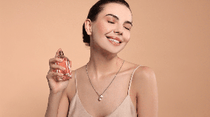 A perfumaria de nicho combina originalidade e liberdade artística para criar fragrâncias com identidade (Imagem: New Africa | Shutterstock)