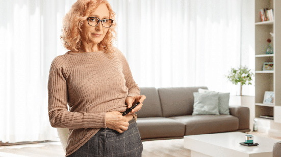 A perda intensa de peso pode trazer mudanças inesperadas para o corpo feminino (Imagem: Ljupco Smokovski | Shutterstock)
