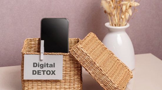 Reduzir o tempo de tela contribui para a saúde mental (Imagem: Svittlana | Shutterstock)