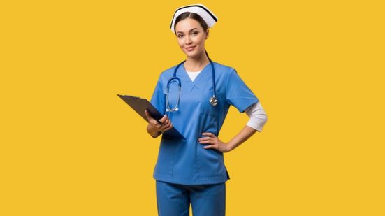 A enfermagem desenvolve um papel fundamental na prevenção, no tratamento e na recuperação dos pacientes (Imagem: Shutter Studio7 | Shutterstock)