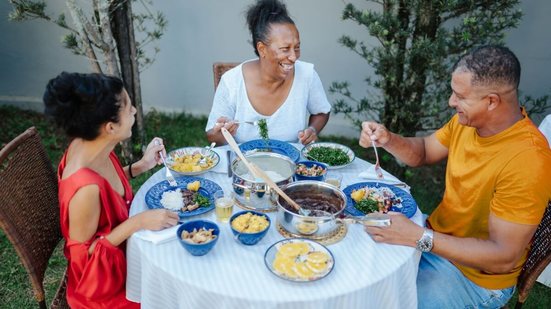 O Dia de São Jorge pode ser aproveitado com mais saúde no prato (Imagem: AT Global | Shutterstock)