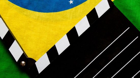 Dia do Cinema Brasileiro destaca filmes e documentários fora do óbvio que podem ampliar o repertório sociocultural dos estudantes (Imagem: MiniLab | Shutterstock)