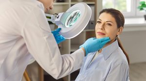 Cuidar da pele também é cuidar da saúde do corpo inteiro (Imagem: Studio Romantic | Shutterstock)