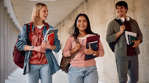 Certas atitudes podem fazer diferença tanto na experiência universitária quanto na construção da carreira (Imagem: Drazen Zigic | Shutterstock)