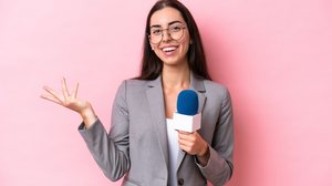 O jornalismo exige curiosidade, disciplina e disposição para aprender constantemente (Imagem: Luis Molinero | Shutterstock)