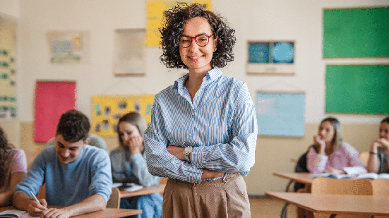 Os direitos dos professores também são fundamentais para que eles possam desempenhar um bom trabalho (Imagem: Miljan Zivkovic | Shutterstock)
