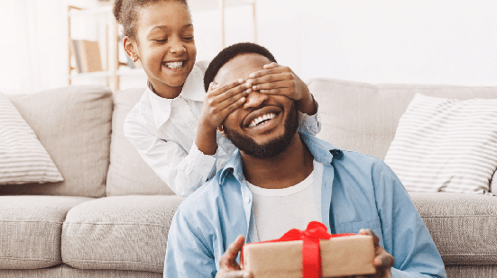 Do pai ariano ao pisciano, cada personalidade pede um presente diferente (Imagem: Prostock-studio | Shutterstock)
