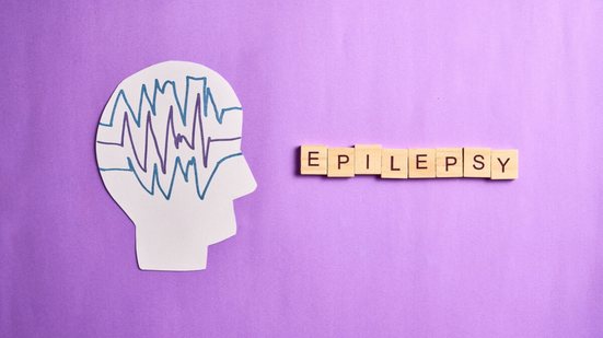 Conhecimento reduz riscos e protege as pessoas que convivem com a epilepsia 
(Imagem: Fabian Montano Hernandez | Shutterstock)