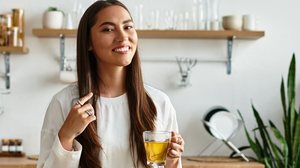 Algumas ervas podem ajudar a aliviar sintomas de má digestão, gases, sensação de estufamento e náuseas (Imagem: LightField Studios | Shutterstock)