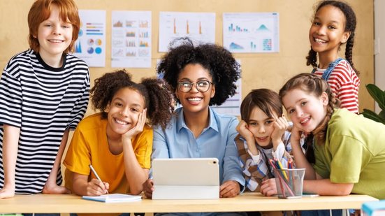 Dia Mundial da Educação convida à reflexão sobre os desafios e o futuro do segmento (Imagem: Evgeny Atamanenko | Shutterstock)