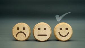 O transtorno bipolar pode impactar diretamente funções cognitivas, influenciando a rotina, o desempenho profissional e as relações pessoais  (Imagem: Ka Iki | Shutterstock)