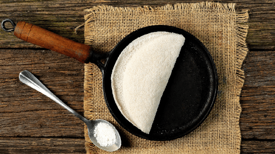 A tapioca é versátil e pode ser incluída na rotina de forma saudável (Imagem: Estudio Originar | Shutterstock)