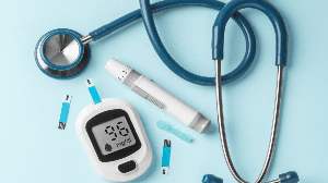 O diabetes pode ser silencioso e evoluir sem sintomas nas fases iniciais, afetando o organismo de forma progressiva (Imagem: everydayplus | Shutterstock)