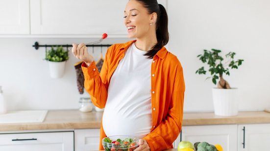 Escolhas nutricionais adequadas contribuem para estabilidade da glicemia durante a gestação (Imagem: fast-stock | Shutterstock)