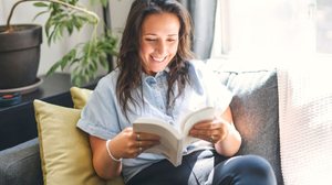 Leituras que acompanham novos começos ajudam a reorganizar pensamentos e desacelerar (Imagem: Lopolo | Shutterstock)