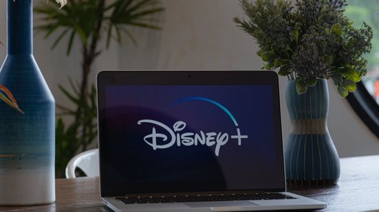 A plataforma aposta em um catálogo eclético para o mês de abril (Imagem: Worawee Meepian | Shutterstock)