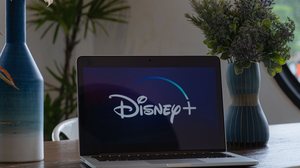 A plataforma aposta em um catálogo eclético para o mês de abril (Imagem: Worawee Meepian | Shutterstock)