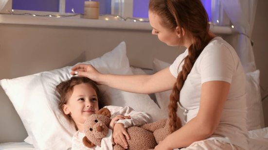 Distúrbios do sono persistentes podem trazer consequências significativas para as crianças (Imagem: Pixel-Shot | Shutterstock)