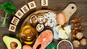 Presente em peixes, sementes e oleaginosas, o ômega 3 oferece diversos benefícios para a saúde física e mental  (Imagem: Evan Lorne | Shutterstock)