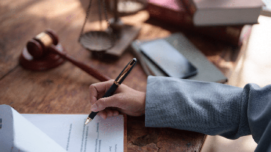 Muitos conflitos judiciais surgem em relações simples do cotidiano (Imagem: Nin2530 | Shutterstock)