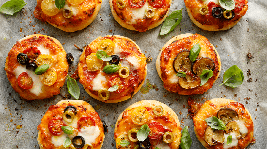 Minipizza colorida de legumes (Imagem: zi3000 | Shutterstock)