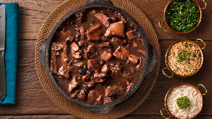 Feijoada (Imagem: Paulo Vilela | Shutterstock)