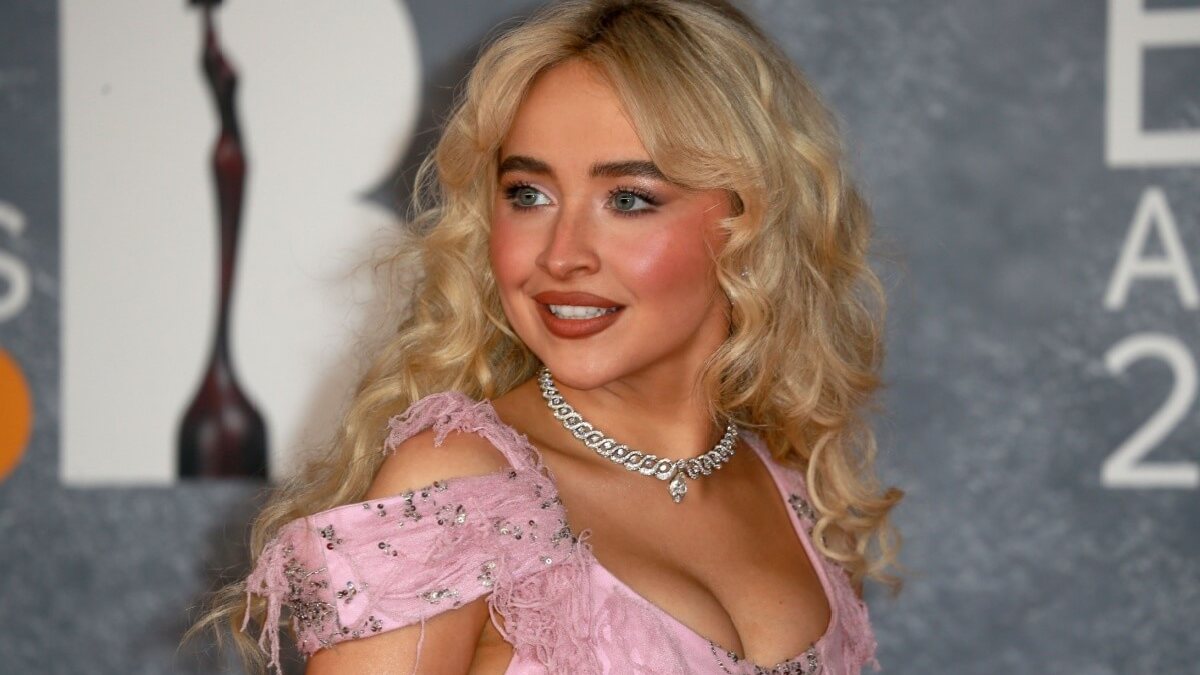 Sabrina Carpenter Rapping Do pop ao rap: beleza de Sabrina Carpenter e Doechii inspira produções ...