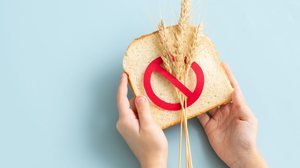 O controle da doença celíaca depende de uma dieta totalmente livre de glúten, associada ao acompanhamento clínico e nutricional (Imagem: Galigrafiya | Shutterstock)