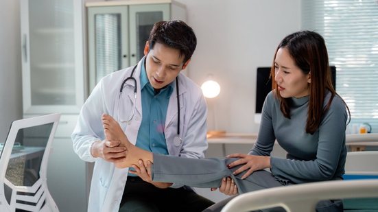 A incidência de doenças autoimunes é maior no público feminino, que concentra a maior parte dos casos e tem risco até quatro vezes superior de desenvolvê-las (Imagem: PaeGAG | Shutterstock)