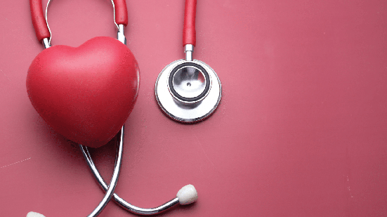 Conhecer os fatores de risco e manter o acompanhamento médico regular são medidas importantes para a prevenção de doenças no coração (Imagem: Towfiqu ahamed barbhuiya | Shutterstock)